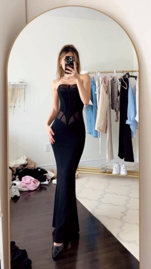 itle: Going to my ex's funeral in a Mugler dress.