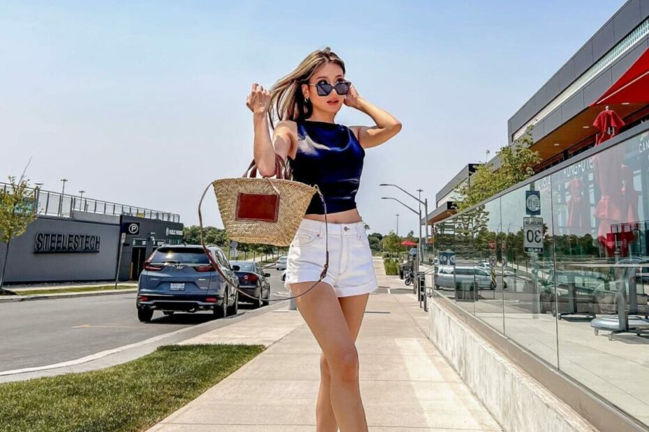 Summer uniform ☀️ swipe to the end to see bestie at workkkk 📸