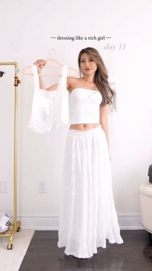 THE upper East side summer uniform 😂