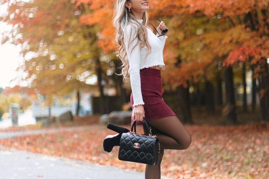 Fave fall leaves shots 🍁 did yours fall yet? #autumnvibes #falloutfit #styleinspo