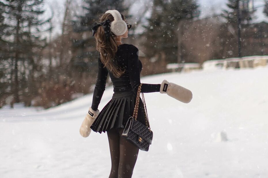 appropriate snow outfit ❄️🖤 . . . it was totally not cold like at all 🙃 . . @rudsak @brownsshoes @moonboot @dynamiteclothing #snowoutfit #winterfashion #rudsak #moonboots #brownsshoes