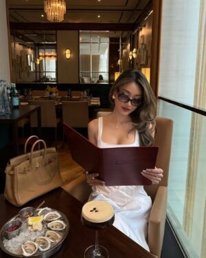 before she became a mom, she was also once just a girl ❤️ thank you @cafebouludto @loccitane @matinee.studio for spoiling me for Mother’s Day 🌹 wish my mom was here with me