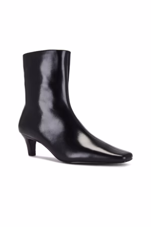 Kerina Wang - RAYE black boot
