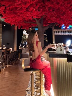 Date night @casa73toronto 🫶🏻 Authentic Italian cuisine🤍 Ambience 1000/10, drinks are to die for🍸✨ 📍20 Bay St Save to try for your next datenight!