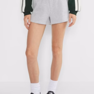 Kerina Wang - ARITZIA Cozy Sweatfleece Perfect Hi-rise Mini Short