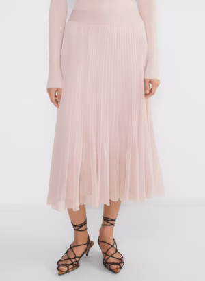 Kerina Wang - ARITZIA Twirl Pleated Skirt