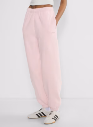 Kerina Wang - ARITZIA Cozy Sweatfleece Mega Jogger