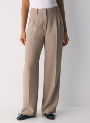 Kerina Wang - ARITZIA The Effortless Pant