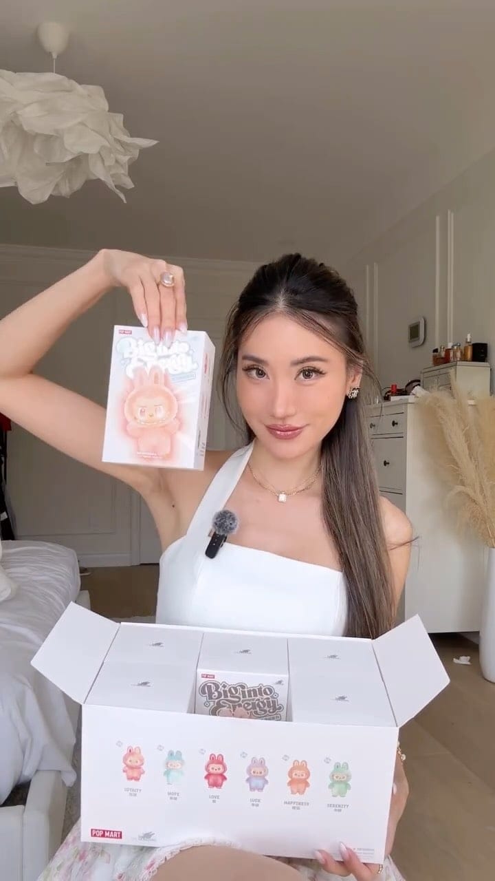 Kerina Wang - Unboxing BIE Labubu