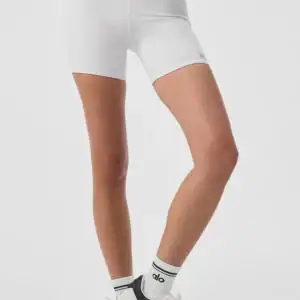 Kerina Wang - White Highwaist Biker Shorts