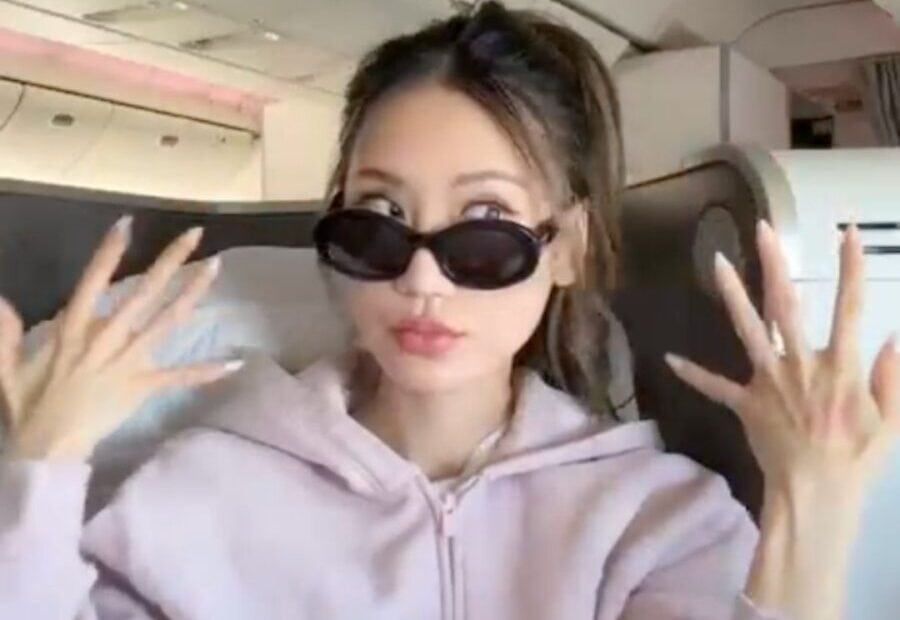 Kerina Wang - Plane Makeup