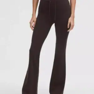 Kerina Wang - Groove High-Rise Flared Pant Warm - lululemon