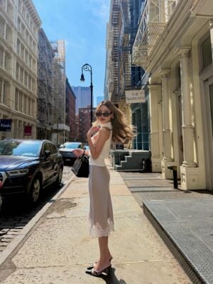 Feeling like a mix of Carrie, Carolyn, and Blair in New York this weekend!! 🌸 (last slide is toooo real) Spring #outfits, #fashion, #style