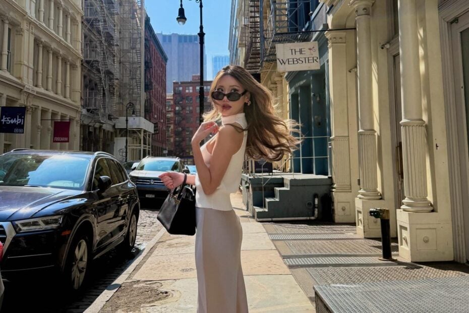 Feeling like a mix of Carrie, Carolyn, and Blair in New York this weekend!! 🌸 (last slide is toooo real) Spring #outfits, #fashion, #style