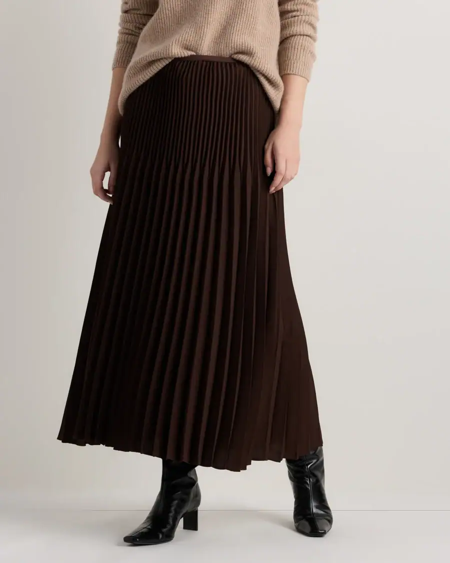 Pleated Matte Midi Skirt in Coffee Bean Brown – Quince